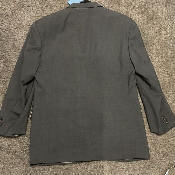 Hugo Boss Gray/Beige knit suit. - Picture 12 of 12